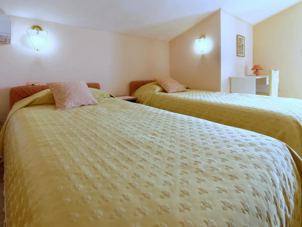 Holiday Home Nevena Buje Kroatië